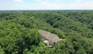 Image of Mountain views 15 miles from Louisville. Sleeps 20