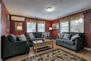 Image of Spacious 4 bedroom home fast internet\/walk to town!