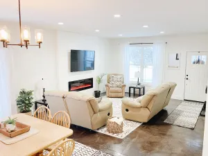 Image of Lovely Place in Prime Location-Near Trails-Hot Tub