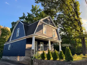 Image of Carillon Cottage - Modern Comfort & Vintage Design