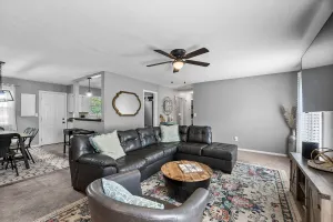 Image of 5 Bed Home in Great Neighborhood - Sleeps 10