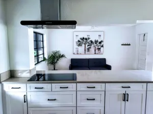 Image of Modern Beach House, Private Screened-in Pool, close to Beach & Restaurants