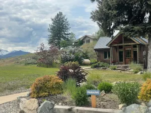 Image of Lovely 1-bedroom guest house, downtown Winthrop.