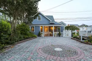 Image of Cheerful Home, 3B, 3B, 2 Blocks to the Ocean