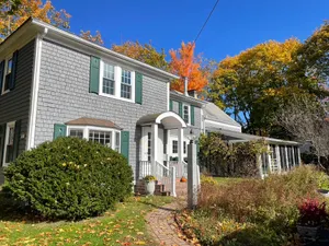 Image of Charming 4BR colonial close to downtown