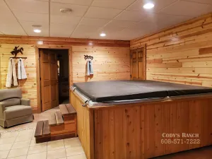 Image of Hydro-Massage Tub! Wrangler Outlaw Suite! Horses!