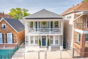 Image of 6 KINGS + 6 TVs | Walk to River Market & Streetcar