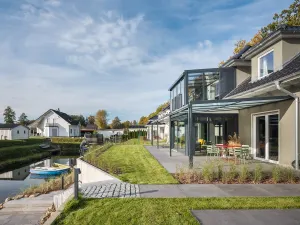 Image of Luxury apartment 122 m² directly on the water with boat - Luxus FeWO direkt am See mit Terrasse und Boot