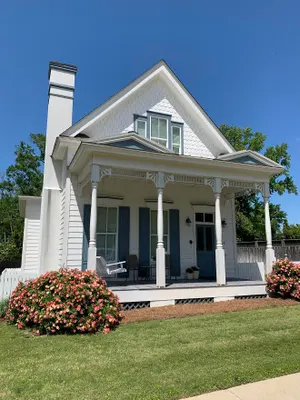 Image of Rosebud Cottage - Luxurious 3 Bedroom in Downtown