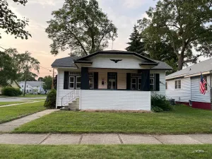 Image of Harbor Home on Miner-An Adorable Lakeside Bungalow