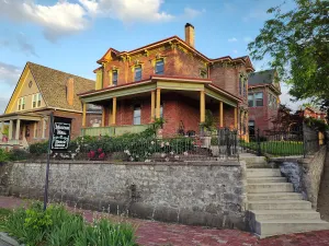 Image of Chase Mansion, 1880s Italianate right by City Hall