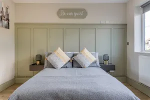 Image of Seaview 1 bed open condo - free parking