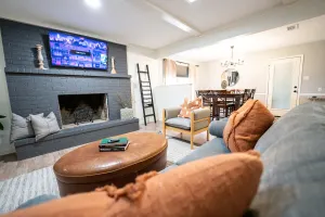 Image of King Bed/Pet Friendly/Fenced Backyard/Fast Wifi