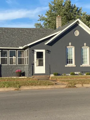 Image of Spacious Retreat for 1-8 guests