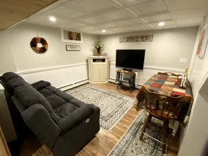 Image of 1620 Studio- close to BID hospital, the beach and downtown