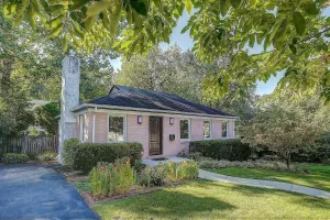 Image of Cozy Cottage by the City