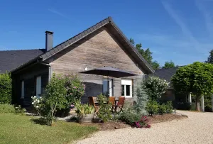 Image of Gîte de la Tuillère, maison contemporaine en bois avec vue et piscine