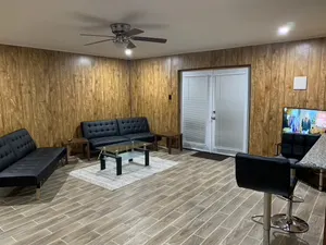 Image of Contemporary cosy 3-bedroom residential home