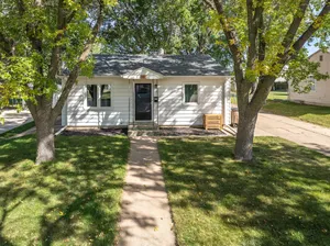 Image of The Cottage on Lowell, Near I-229, Sleeps 6, Dog Friendly