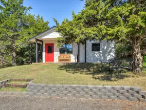 Image of Woodland Retreat with Pool & Tennis court access!