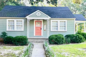 Image of Southern Charm 1 - 5 minutes to downtown Laurel.  SUMMER SALE!!