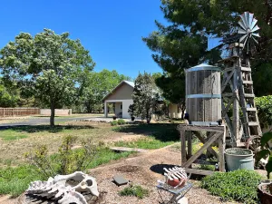 Image of Cheerful two bedroom home with free parking.