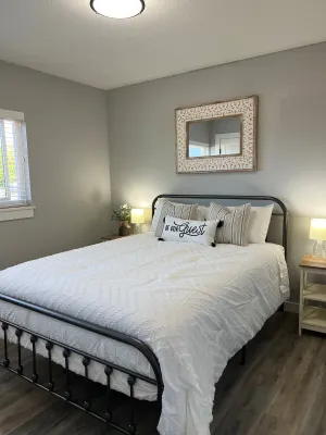 Image of Lovely 2 bedroom apartment with free parking!