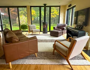 Image of Bright, modern, 4-bedroom south-end home perfect for friends and family