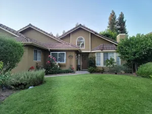 Image of Beautiful House w/ Hot Tub, Pool Oasis & Fire Pit