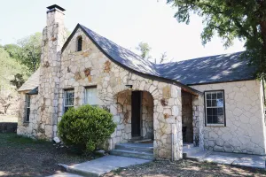 Image of Mid-Century Modern Limestone 2/2 Home