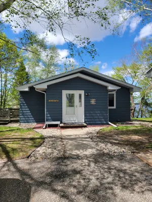 Image of Relaxing lake-side cottage ready for family fun!