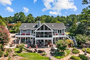 Image of FLIPFLOP INN on PARADISE POINT -Outdoor Oasis-Waterfront, Dock, Beach, Point Lot