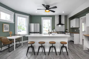 Image of Deluxe 4-Bedroom w Huge Deck 3-Min to Downtown