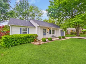 Image of The Aviary Cottage:  Bunkbed, Near Playground, Swing, Full Fence, Central to all