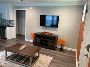 Image of Cheerful 3-Bedroom home with great location.