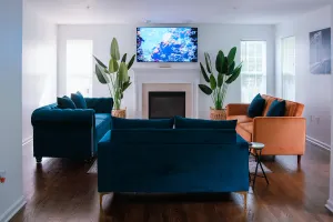 Image of Colonial 5 Bedrooms/Free Parking/Wi-Fi and Netflix