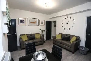 Image of Cheerful 4-bedroom home in Sheffield