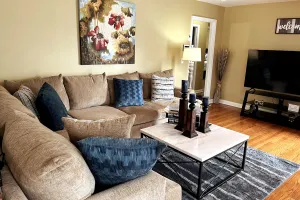 Image of Cheerful and Spacious Home w\/free Wi-Fi