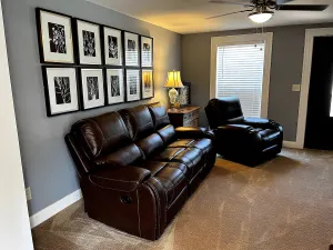 Image of Elegant home that sleeps 5 & Fire Pit- Has it all!