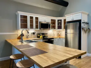 Image of ~Third Street Suites ~ #4