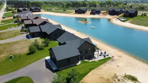 Image of All-Season Beach House Castle Rock Lake - Larry's Lodge