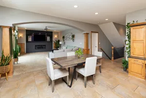 Image of Executive Living 2min to Jordan Creek 6 bed\/5 bath near Jordan Creek Mall!