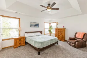 Image of •5 bedroom 2 full bath stay in Paradise King bed•