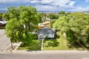 Image of Charming 3-Bedroom Cottage style home