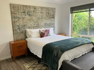 Image of Location, location! Cheerful 2 bedroom unit - New