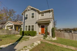 Image of 3 Bedroom Home- HUGE yard for pets 4 miles to Broadway