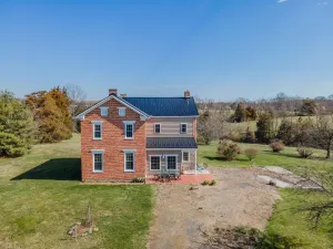 Image of Gettysburg Farmhouse on 82 acres