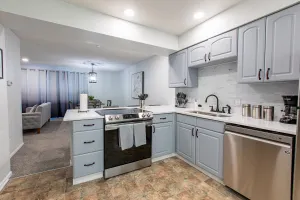 Image of Charming 4-bedroom Townhouse  25 min from Denver