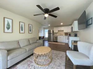 Image of 2BR Luxe Suite • Near hospital, lake, and downtown