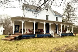 Image of Refurbished 1880s Victorian Farm House~ Sleeps 6.
